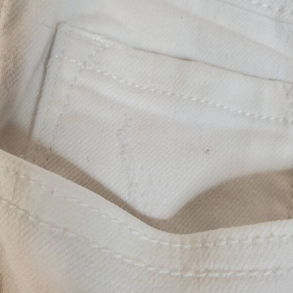 Vervet Attractively High Rise Botton Front White Distressed Denim Shorts Size L - Picture 11 of 12